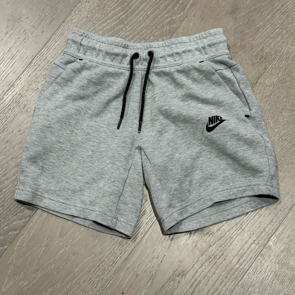 Boys Nike Tech Fleece Athletic Shorts Heather Gray size S Small